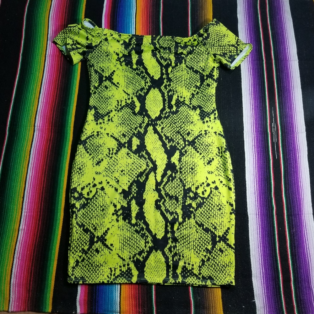 Dress - Picture 4 of 4